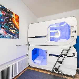 Albergue Space - Station # Hauptbahnhof, Viena